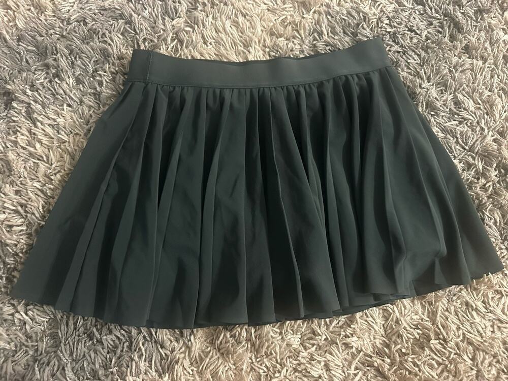 Aritzia Golden Tennis Pro Micro Skirt Womens L Gray Pleated Athletic Skort